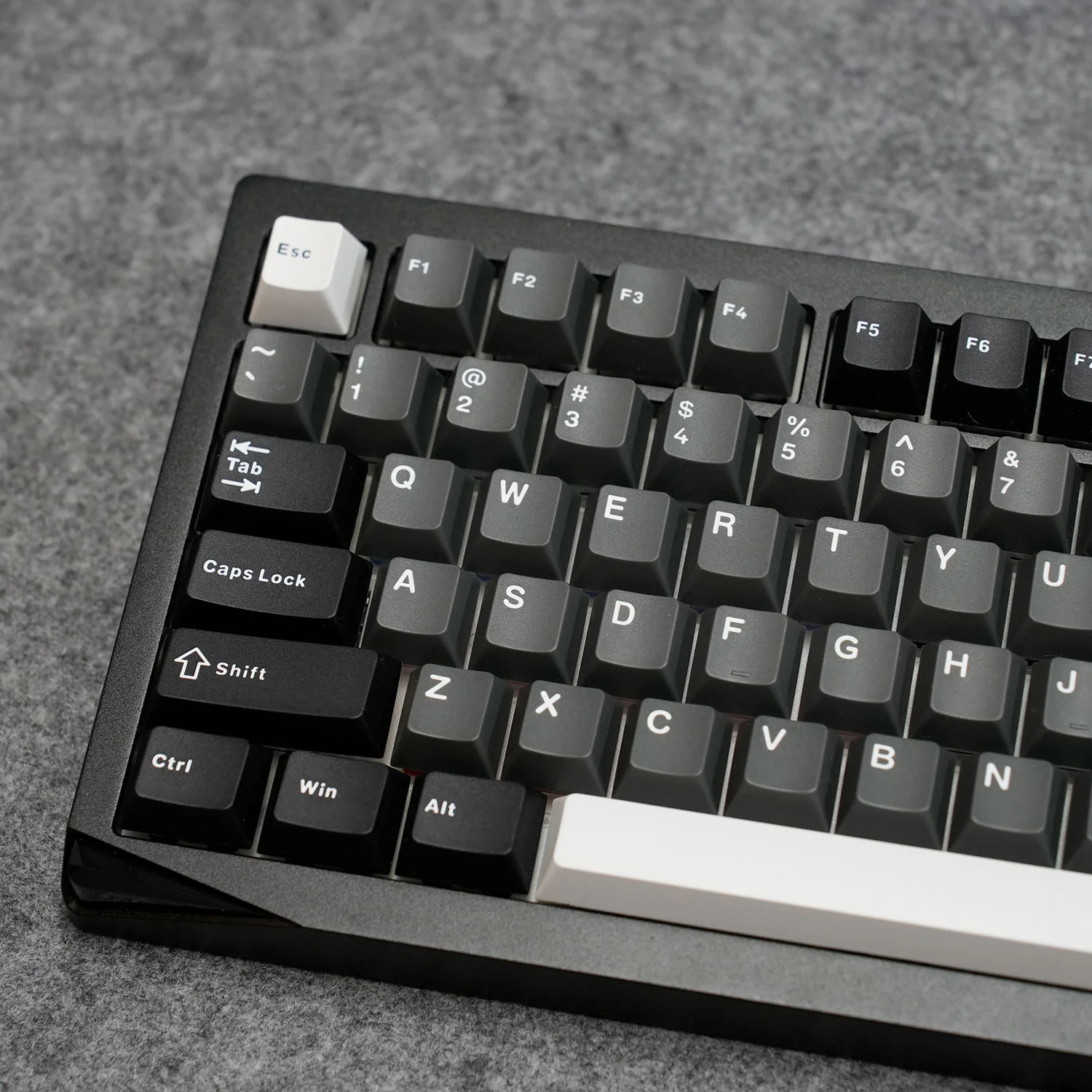 Gem 02 VIA Custom Mechanical Keyboard - Image 8